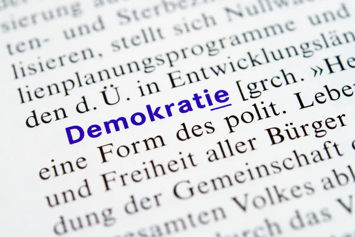 Bliock auf einen Lexikoneintrag zu "Demokratie"